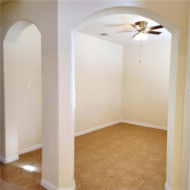 Building Photo - 2103 Ariella Dr