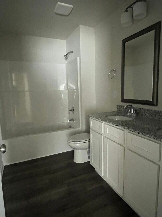 Building Photo - Lexington Townhouse - Call Lexington office for information 803-359-0793