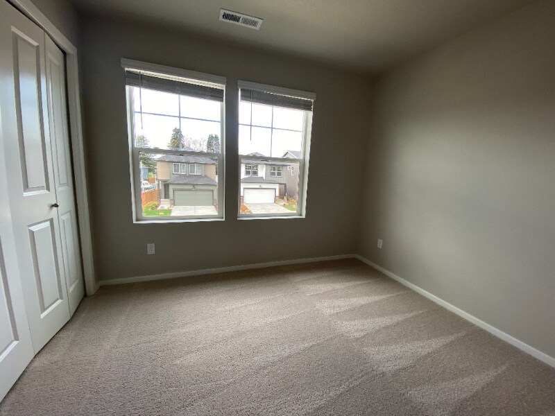 Building Photo - 3550 SW Snowberry Ave
