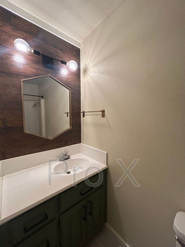 Building Photo - 6 Lambeth Cir