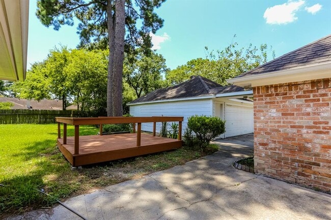 Building Photo - 8215 Wimbledon Ln