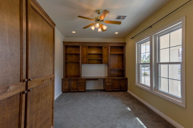 Building Photo - Stunning 6 Bedroom Home With Casita Pool H...