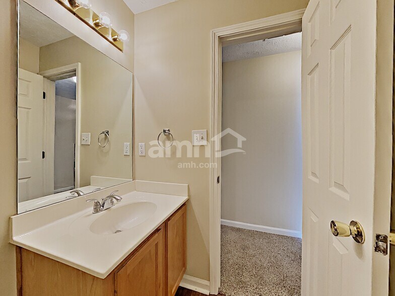 Building Photo - 451 Bellingham Dr