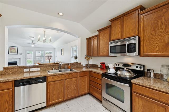 Building Photo - 913 Lovebird Ln