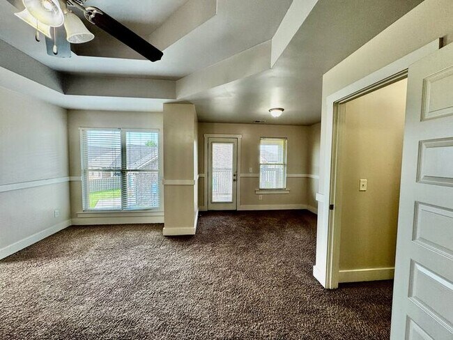 Building Photo - Home in Tech Corridor/Research Park with FENCED YARD and BONUS ROOMS