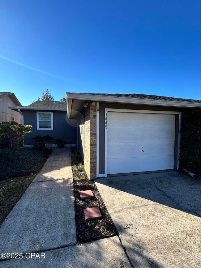 Building Photo - 1005 11th Ct