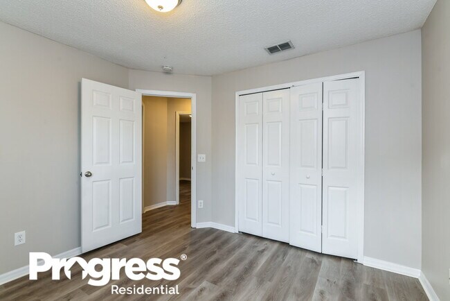 Building Photo - 16530 Golden Eagle Blvd