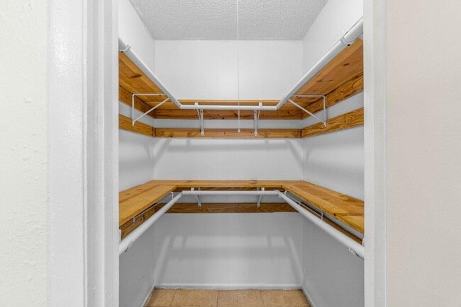 Building Photo - 4915 Gulfstream Rd