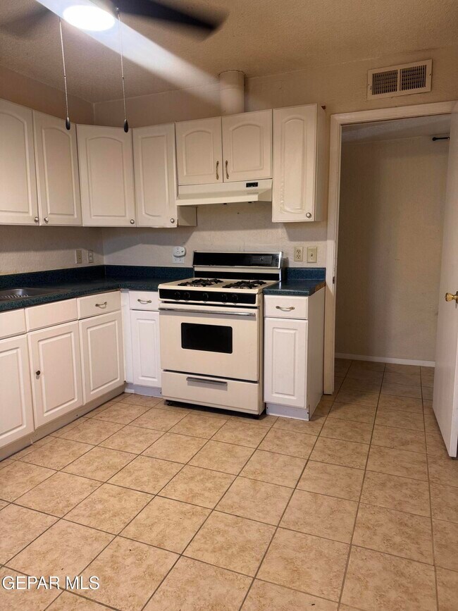 Building Photo - 386 McCune Rd