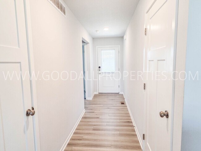 Building Photo - Beautiful Clive Home in Waukee Schools | Quartz Counters & 2-Car Garage