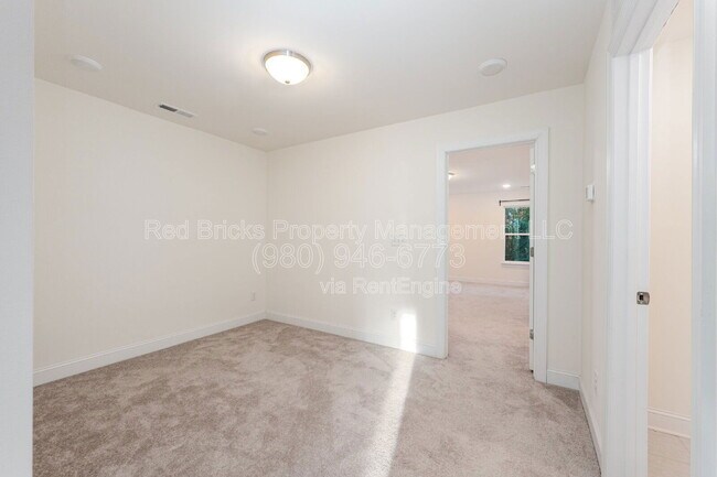 Building Photo - 8046 Saluda Dr