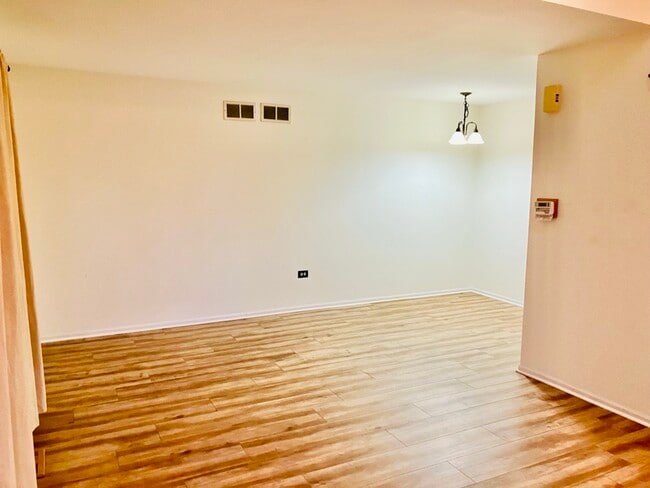 Building Photo - 3524 Willowview Ct