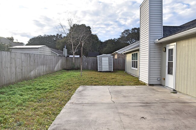 Building Photo - Four Bedroom Niceville Proper