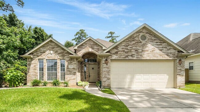Building Photo - 12714 Lakeshore Dr