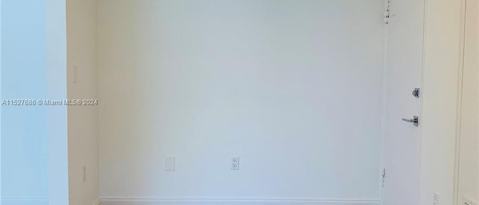 Building Photo - 2840 Pine Tree Dr
