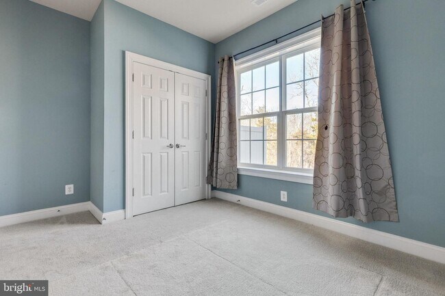 Building Photo - 42668 Keiller Terrace