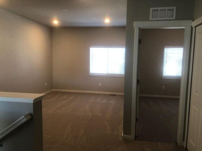 Building Photo - Beautiful 3 Bedroom Home for Rent on Carve...