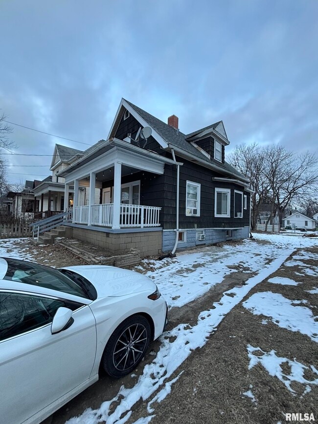 Building Photo - 707 E Nebraska Ave