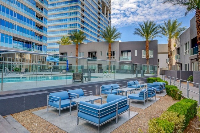 Building Photo - Fully Furnished 2 Bedroom 2 Bath High Rise with Strip Views
