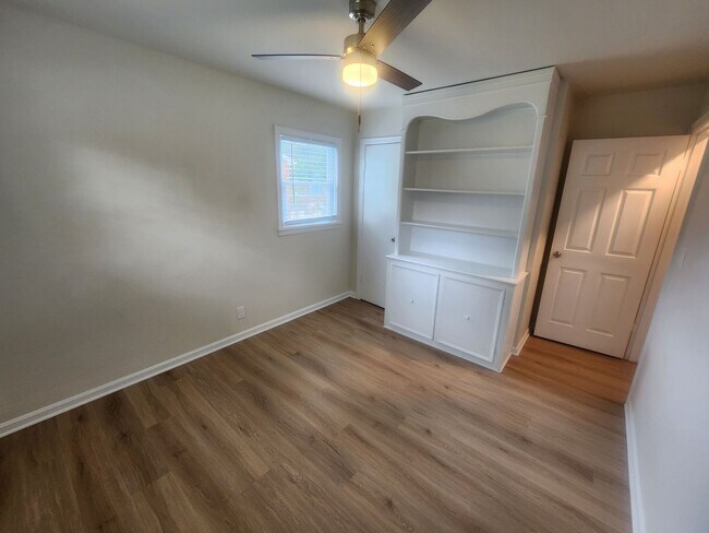 Building Photo - Beautiful and spacious 3 bedroom 1 bath ho...