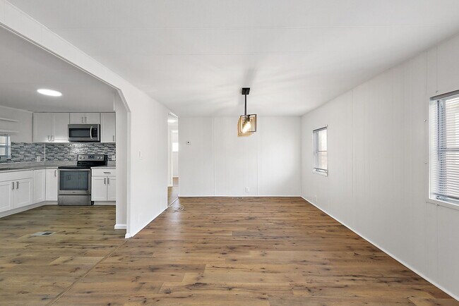 Building Photo - 123 Camellia Dr