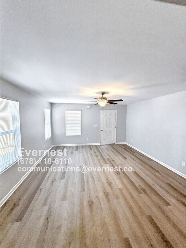 Building Photo - Spacious 4 Bed, 2.5 Bath Home with Attached 2-Car Garage