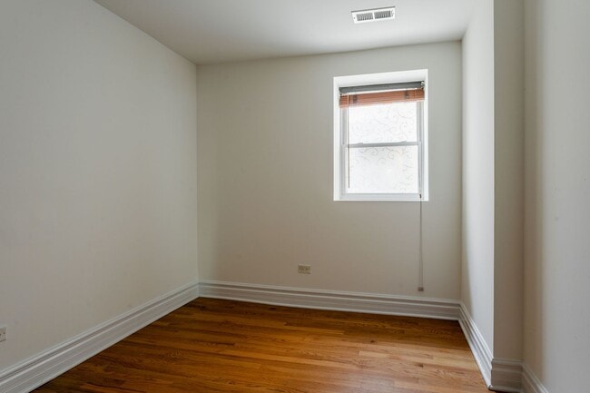 Building Photo - Lincoln Square - English Garden, 2 Bed / 1...