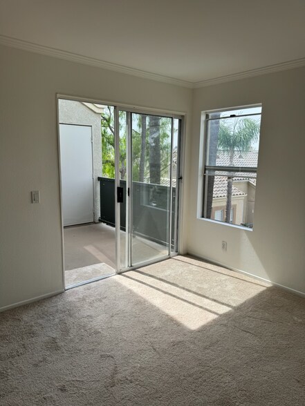 Balcony Living Room - 3440 Hathaway Ave