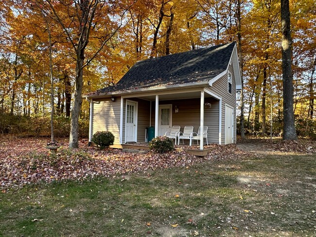 Building Photo - 4 Bedroom, 2 Bathroom House