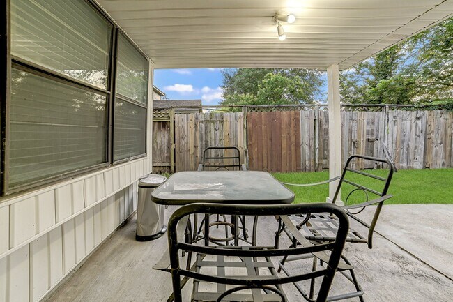 Building Photo - 3918 Cypressdale Dr
