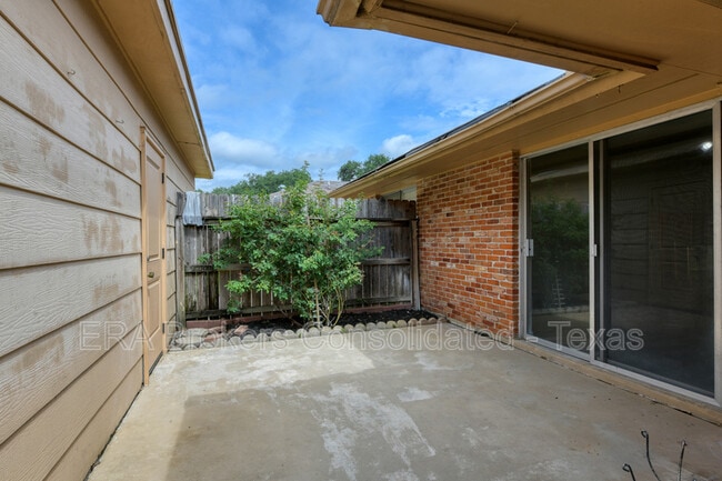 Building Photo - 14301 Brook Hollow Blvd