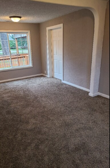 Building Photo - 4800 SW 160th Ave