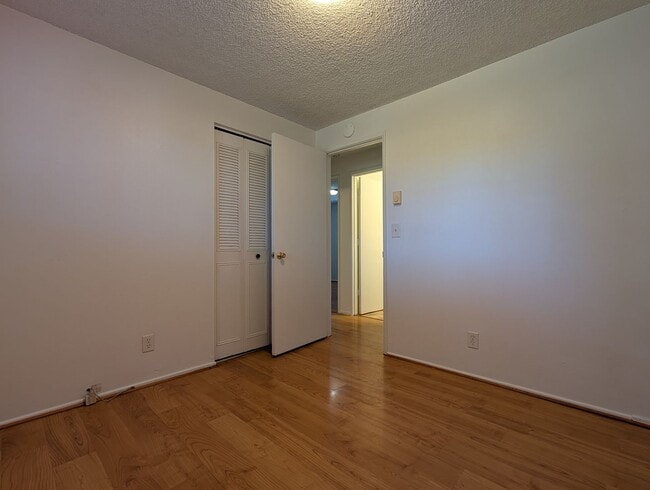Building Photo - 3-bedroom, 1-Bath Duplex On a Corner Lot In The Bethel Area