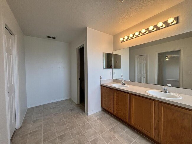 Building Photo - 15133 Moultrie Pointe Rd