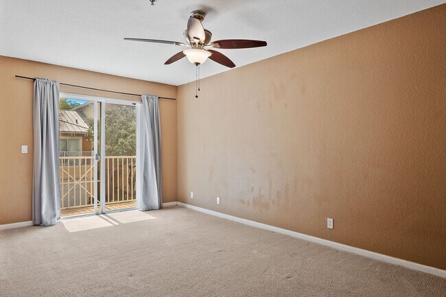 Building Photo - Charming 3-Story 3-Bedroom 2.5 Bath Townho...