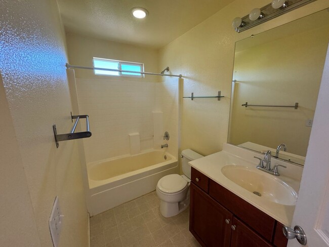 Building Photo - Updated 4 Bedroom Natomas Crossing Home