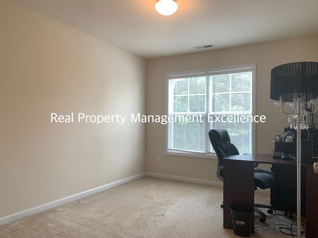 Building Photo - Beautiful 3 Bedroom Townhome in Raleigh ne...
