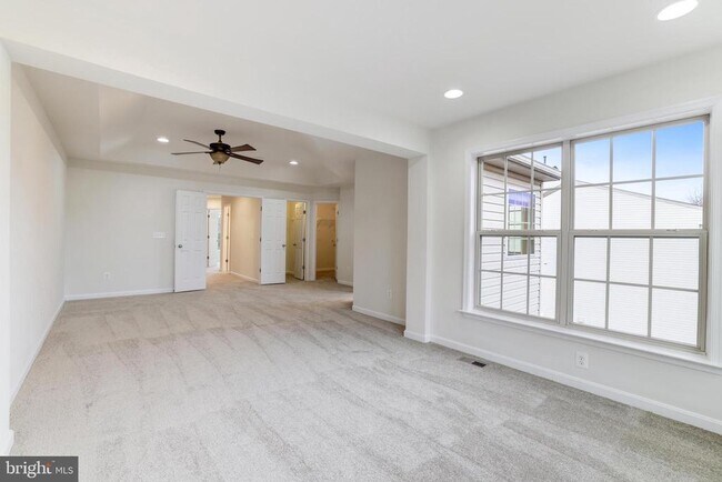 Building Photo - 42639 Chisholm Dr