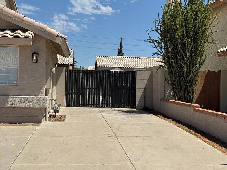Building Photo - 8460 W Aster Dr