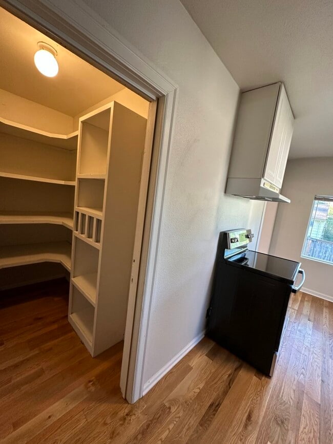 Building Photo - 6815 Lower Ridge Rd