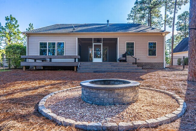 Building Photo - 100 Wiregrass Ln