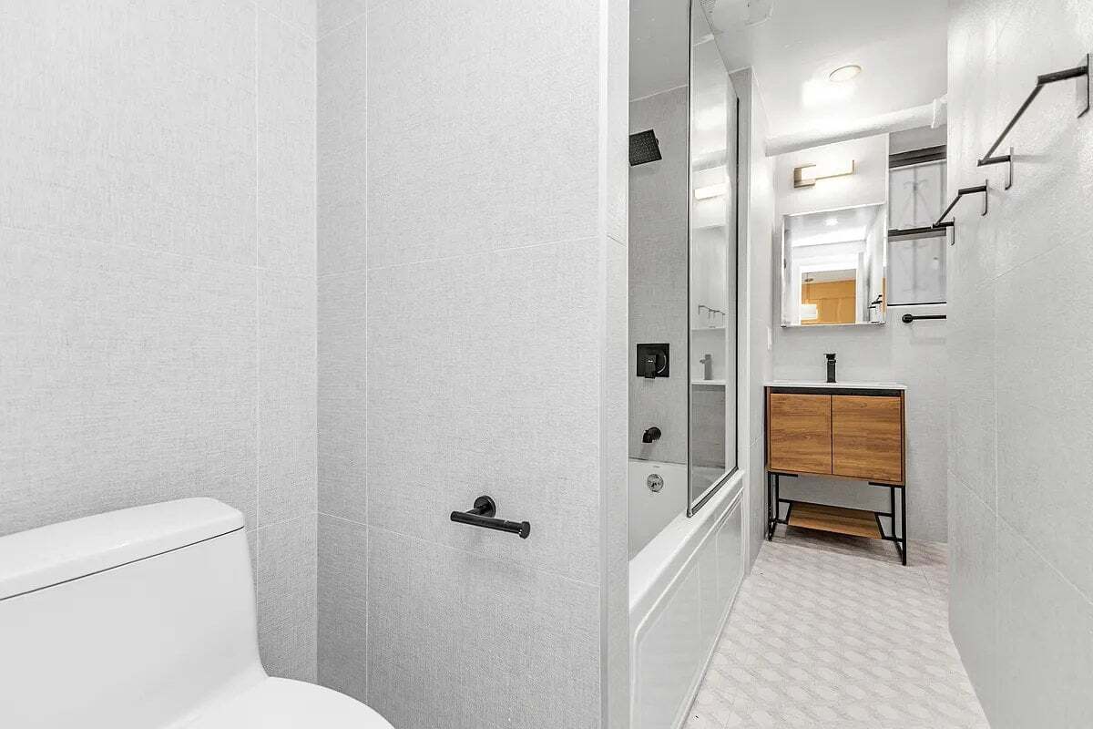 Building Photo - 704 Eighth Avenue