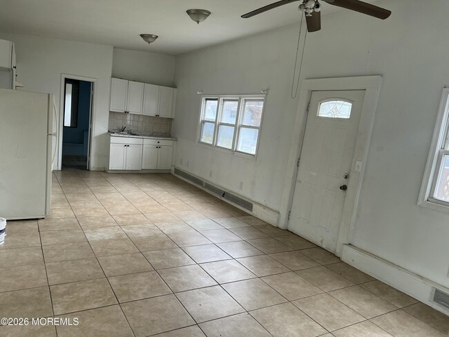 Building Photo - 919 Lakewood Farmingdale Rd