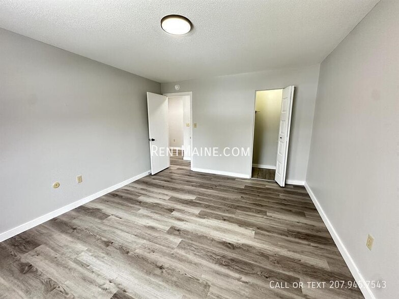 Building Photo - 33 Longrale Park