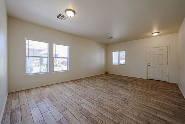 Building Photo - MOVE IN SPECIALS - UP TO 1 MONTH RENT FREE...