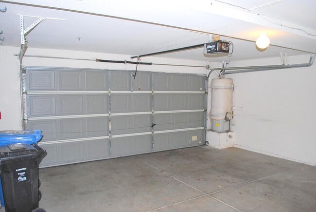 Building Photo - Bright & Modern Townhouse in Beautiful Danville! Close to Blackhawk Plaza!