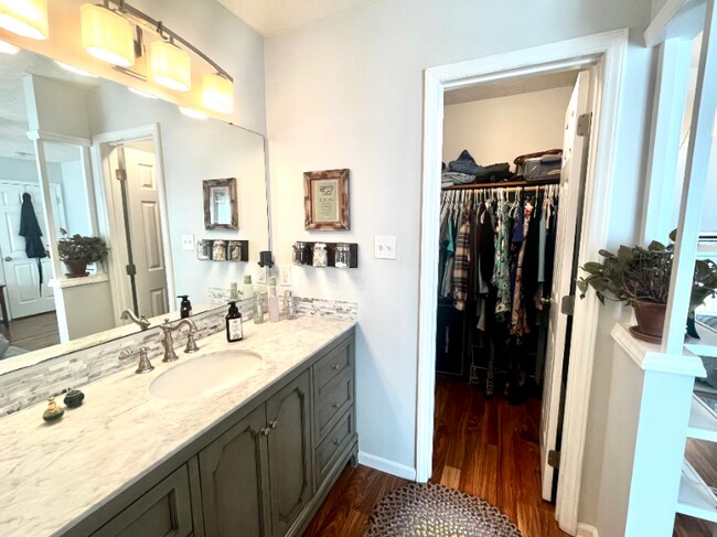 Building Photo - 5586 Arapahoe Ct