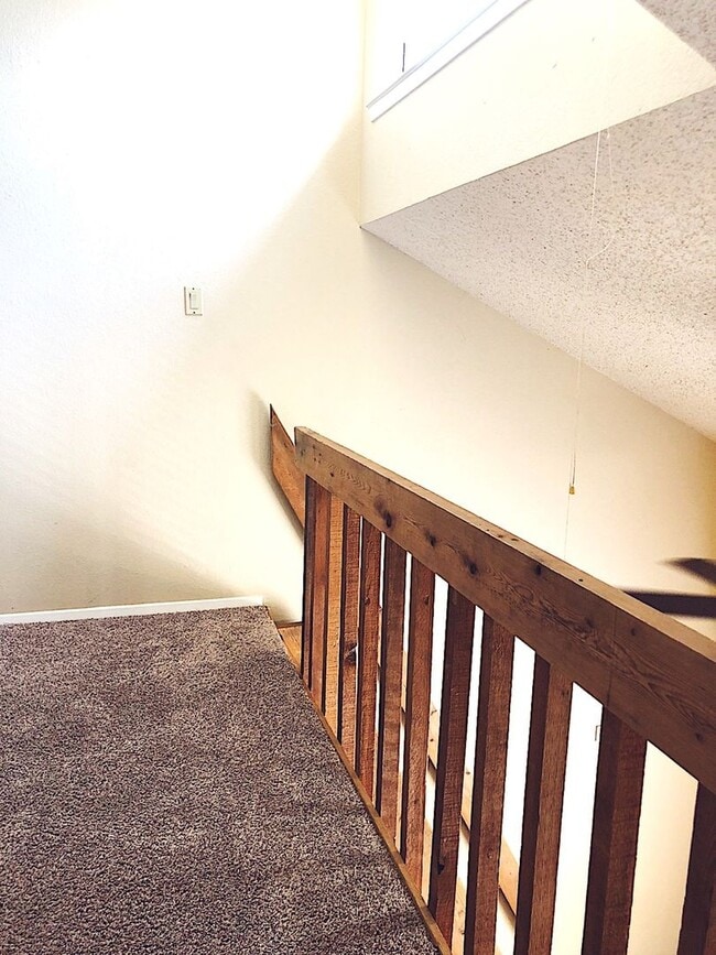 Building Photo - PEARL WEST CAMPUS - LOFTED 2BD/1BA