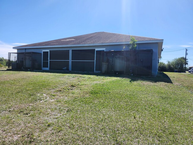 Building Photo - Cozy 3 bed 2 bath off Alabama