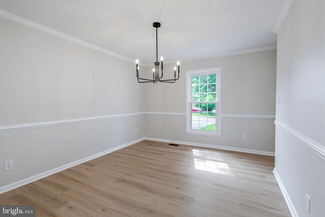 Building Photo - 561 Tiffany Ct